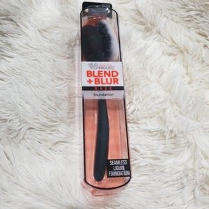 Real Techniques Bend+Blur Foundation Brush